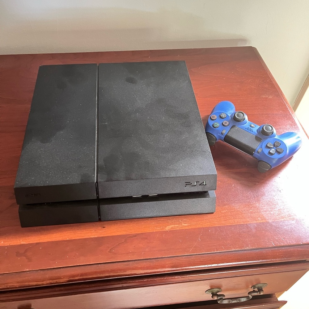 PlayStation 4 + controller and games